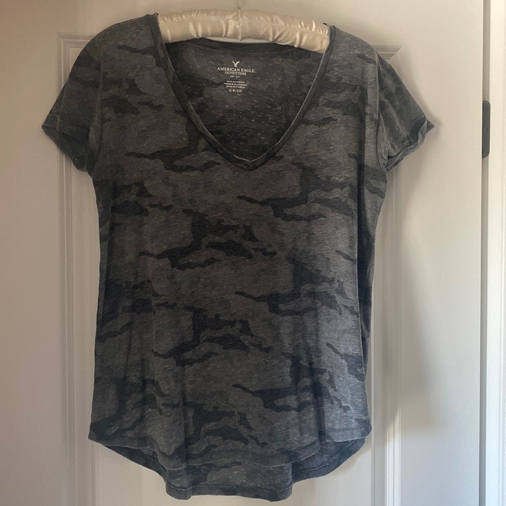 ✨2/$15 American Eagle Camo Top